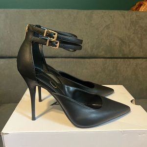Jessica Simpson Black heels